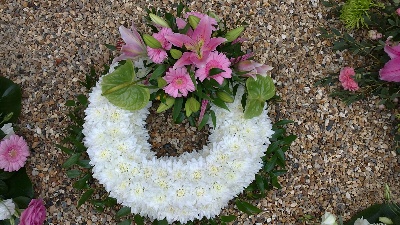 open massed wreath