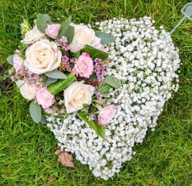 Gypsophila based heart