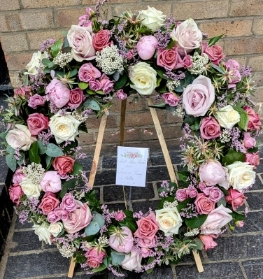 Wreath pink white